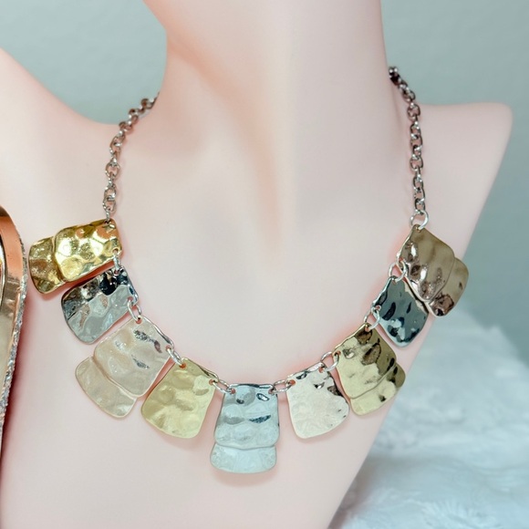 ⚜️ Elegant Gold, Silver, and Bronze Necklace - Picture 4 of 6